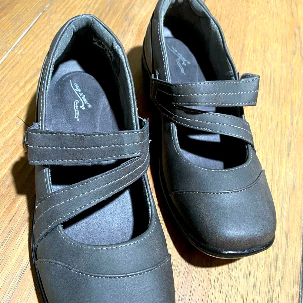 Easy Street Comfort Wave Round Toe Mary Janes